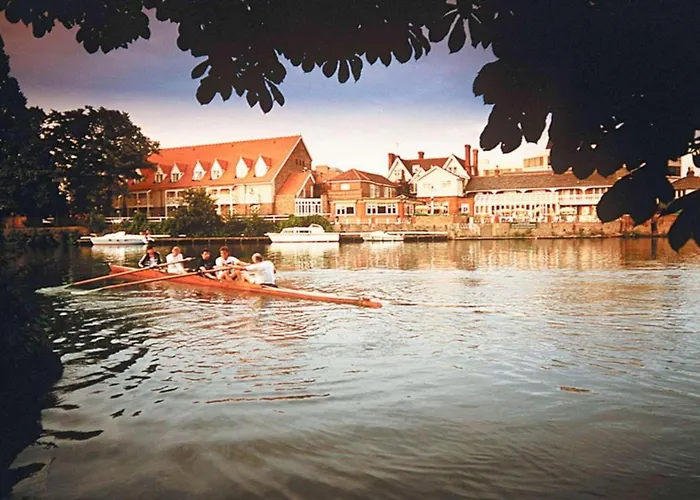 Sunday London Staines-Upon-Thames Ex Mercure Hotel