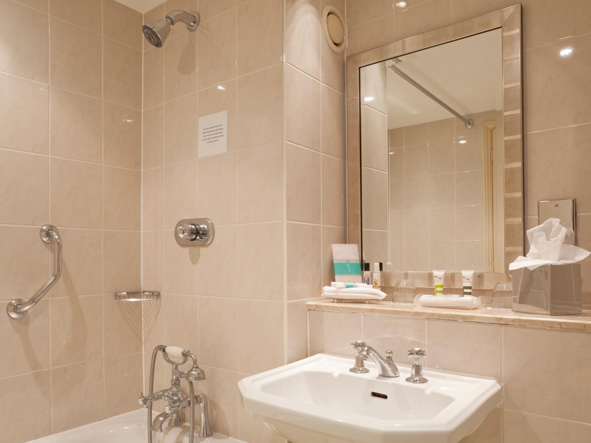 Sunday London Ex Mercure Hotel *