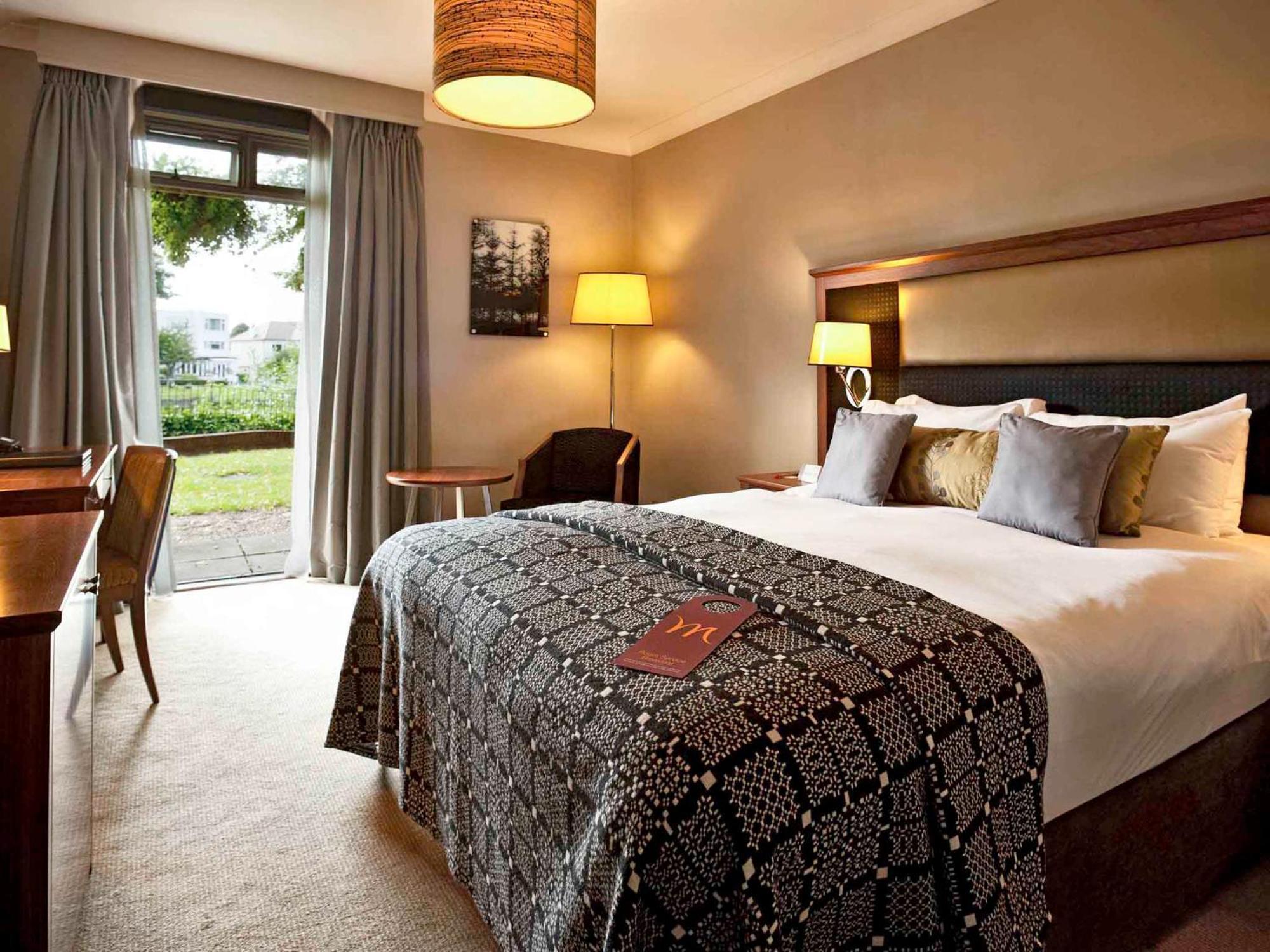 Sunday London Ex Mercure *