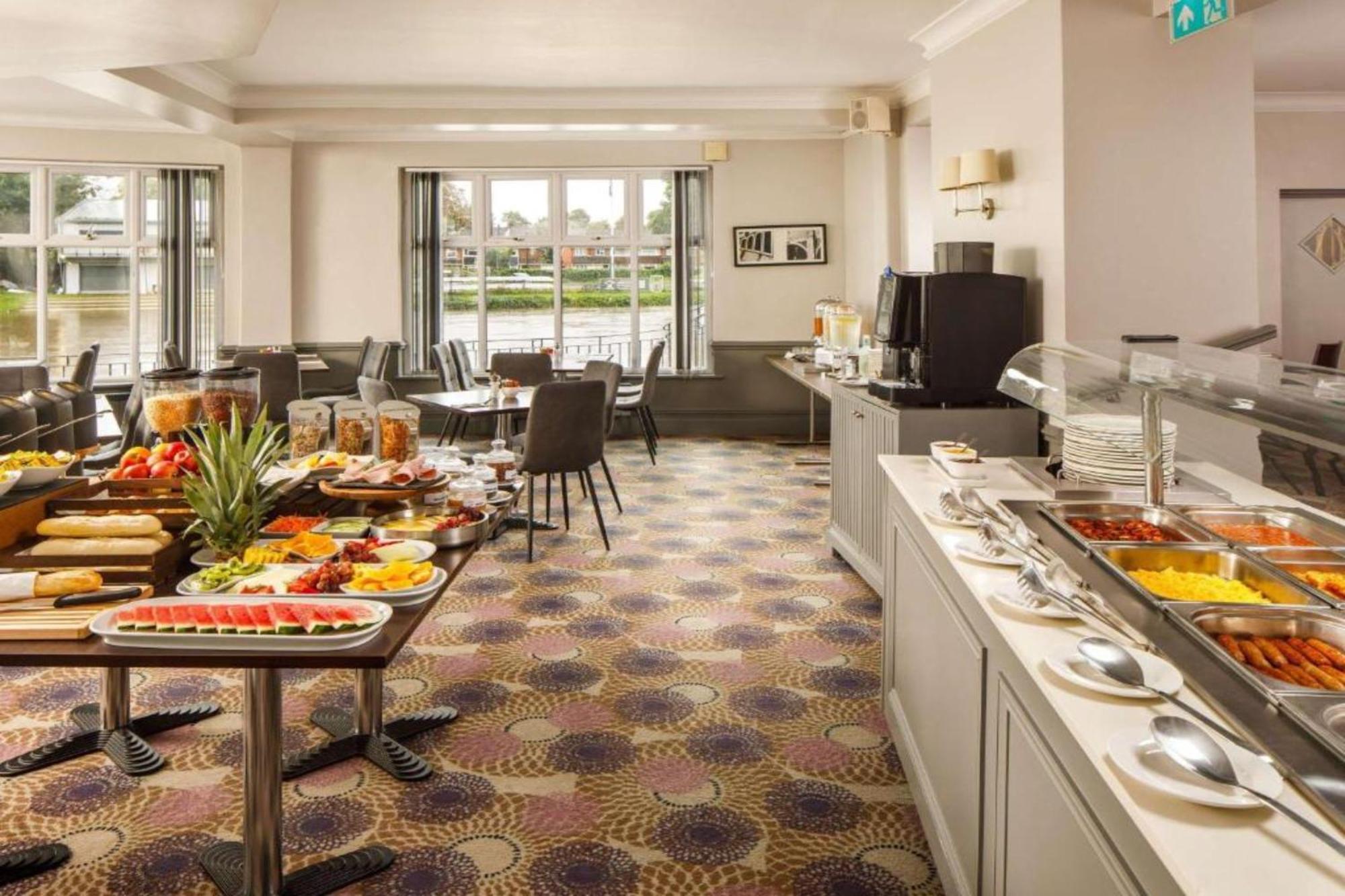 Sunday London Ex Mercure Hotel Staines-upon-Thames