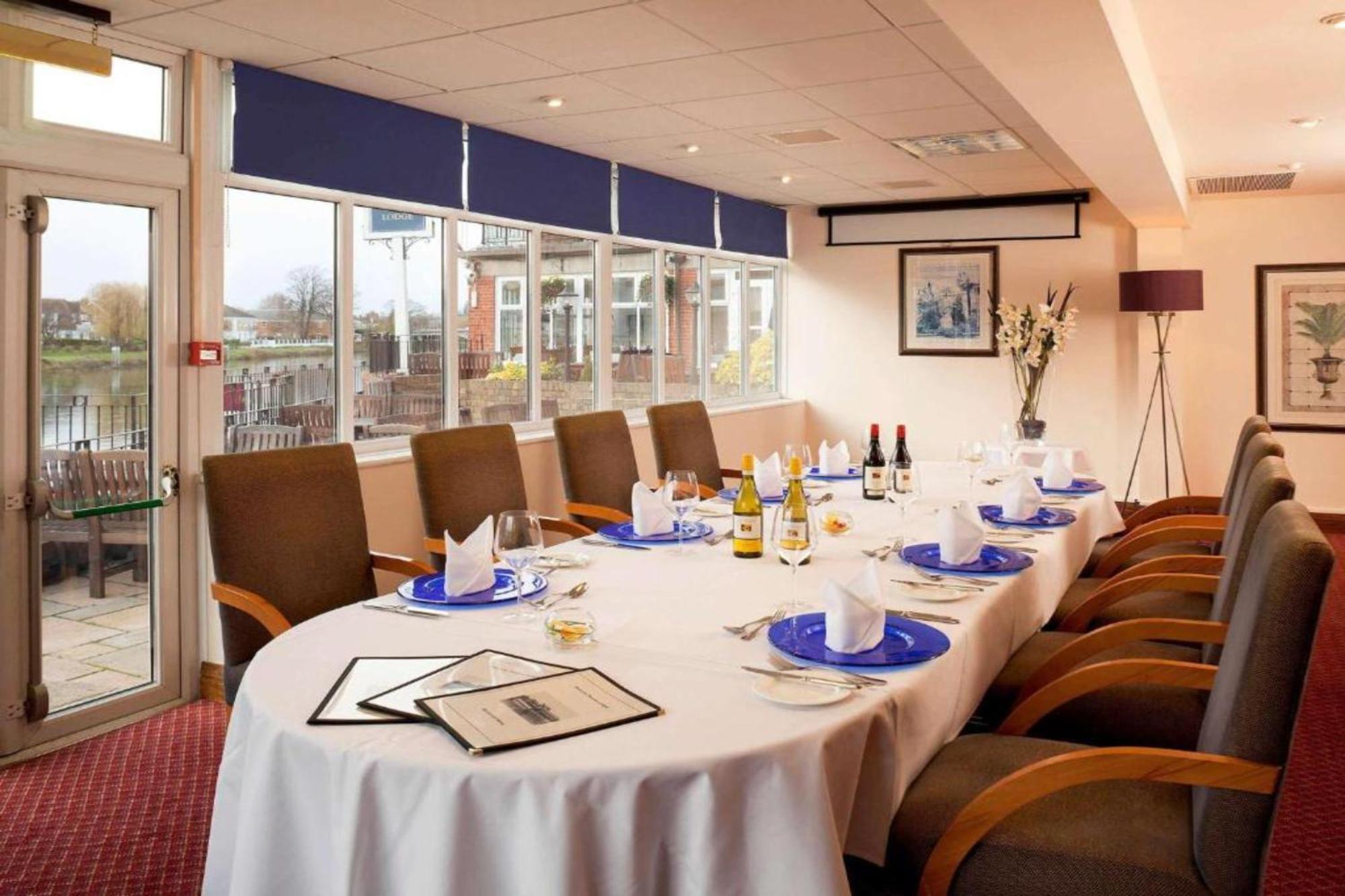 Sunday London Ex Mercure *
