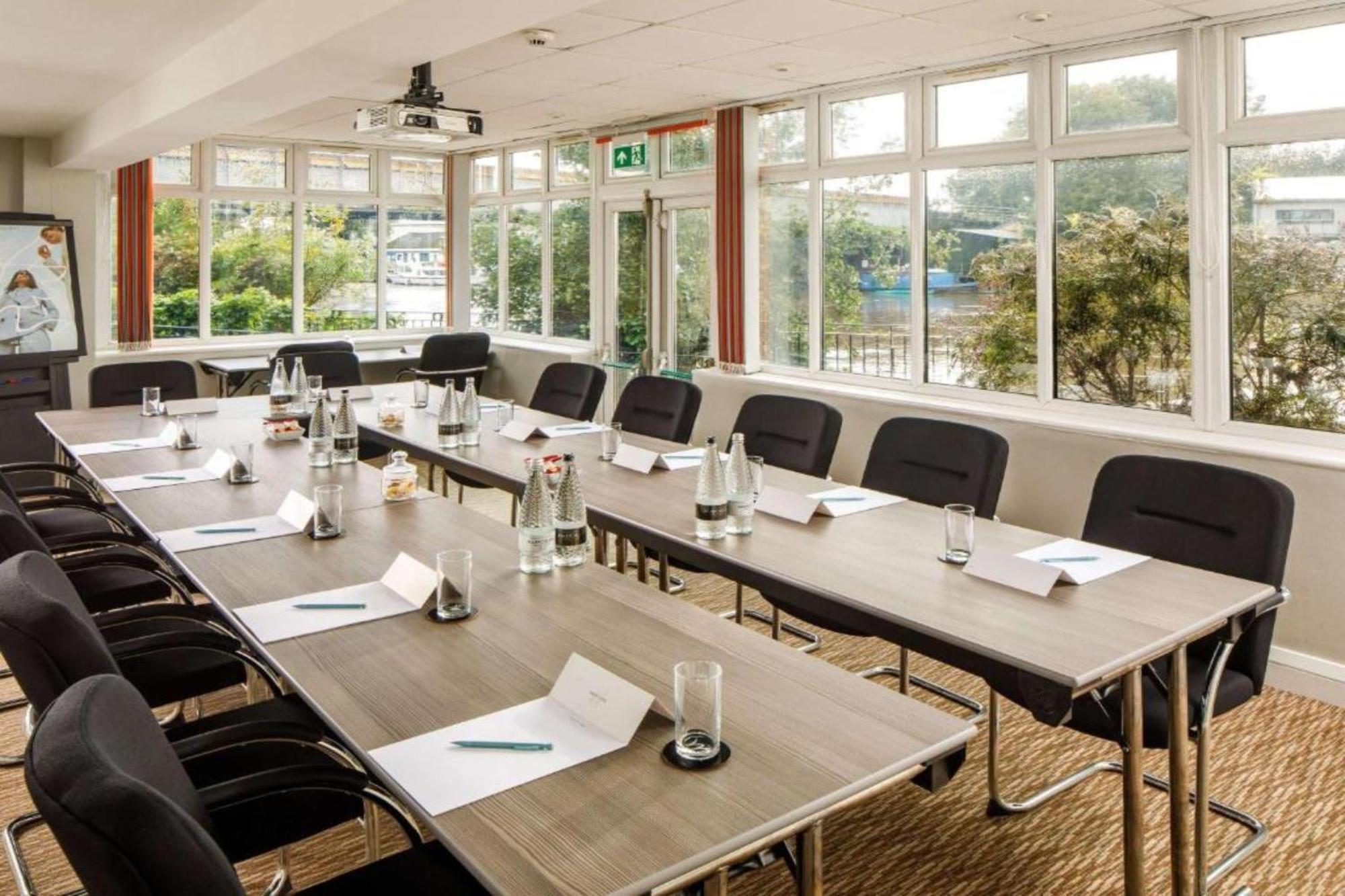 Hotel Sunday London Ex Mercure Staines-upon-Thames