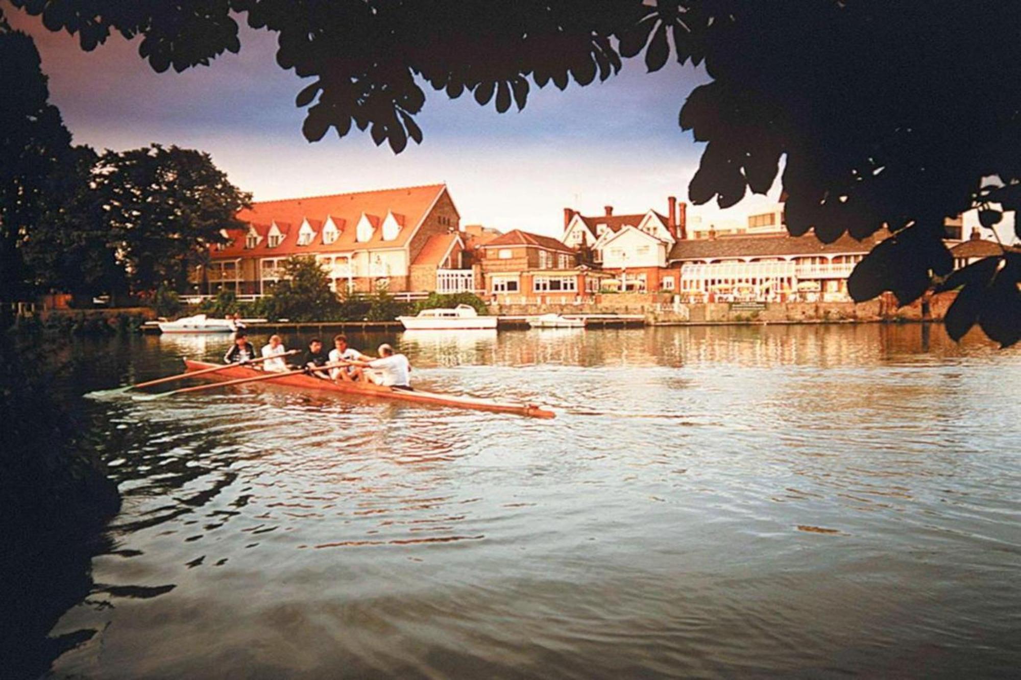 Sunday London Ex Mercure Staines-upon-Thames