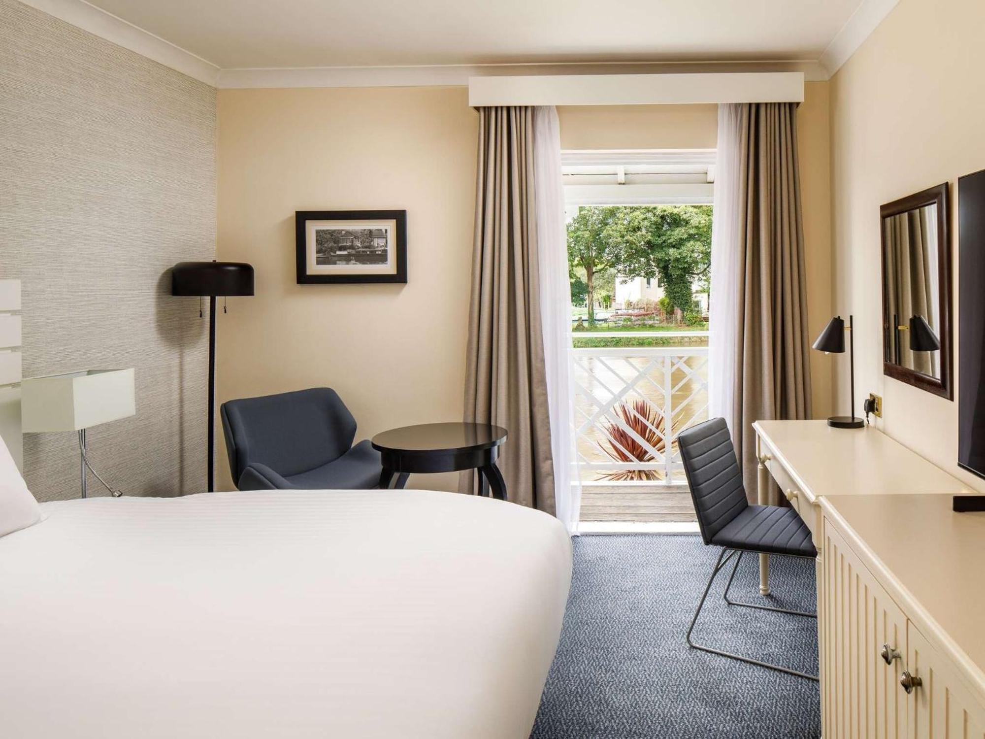 Sunday London Ex Mercure Hotel Staines-upon-Thames